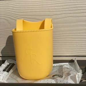 - Ryan & Rose  retired LE HONEY 🍯 yellow Cutie Holder BOGG